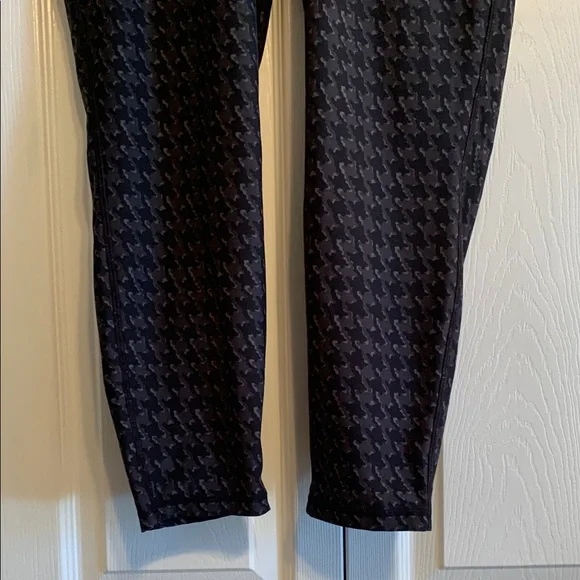 Livi Active Black and Gray Leggings 7/8 length, size 18/20, EUC - Picture 3 of 10